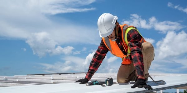 roofer-working-in-protective-work-wear-gloves-cons-2023-11-27-05-17-50-utc-bg3.jpg